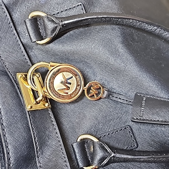 Michael Kors Large Hamilton Saffiano Bag - Picture 15 of 15